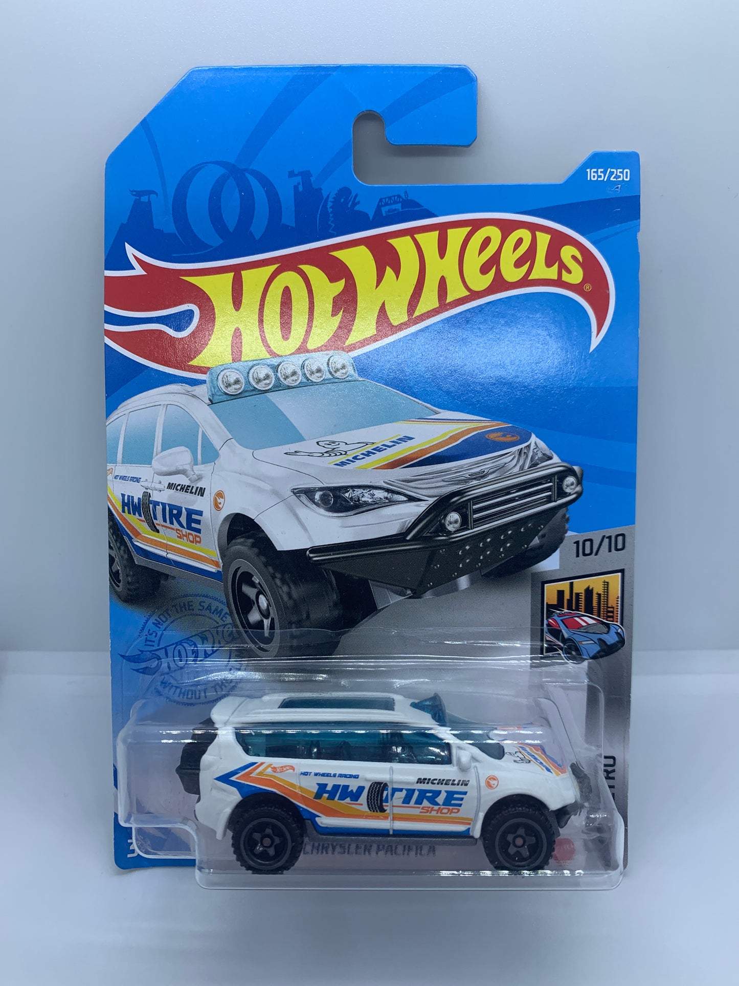 Hot Wheels - Chrysler Pacifica Treasure Hunt