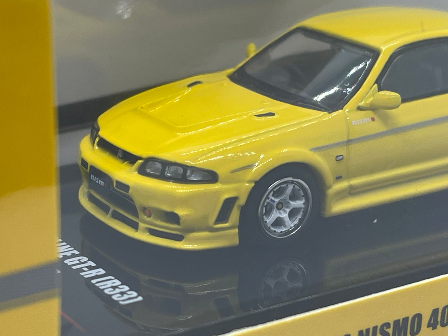 Inno64 - Nissan Skyline R33 GT-R Nismo 400R Lightning Yellow