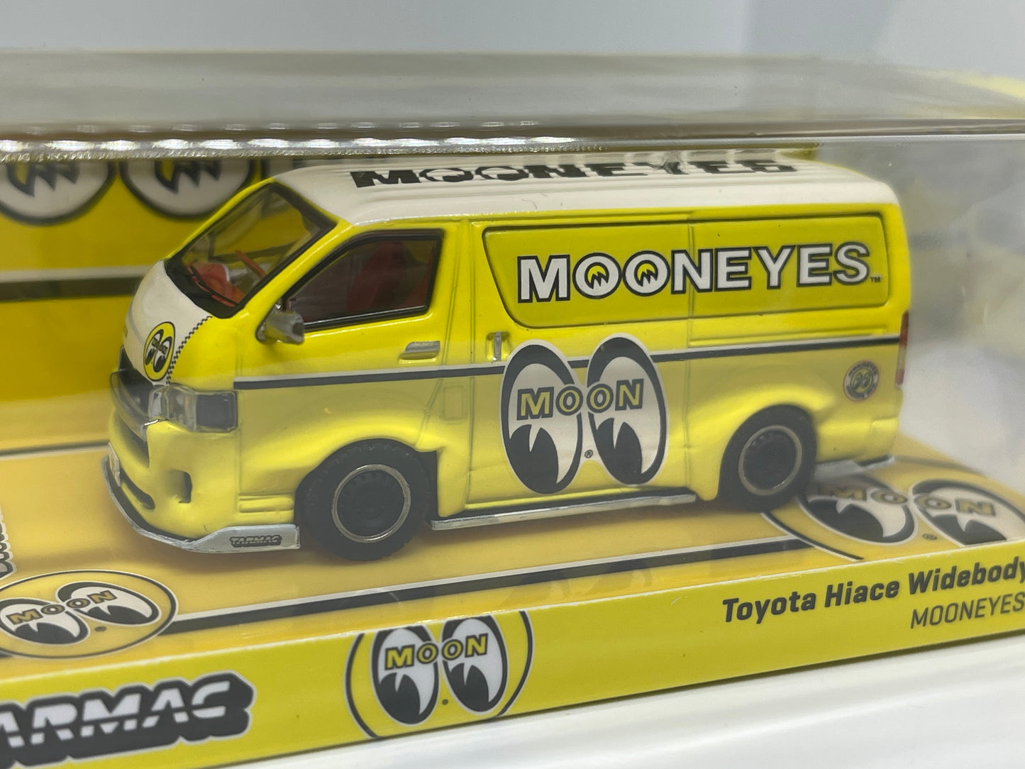 Tarmac Works - Toyota Hiace Widebody Mooneyes Yellow